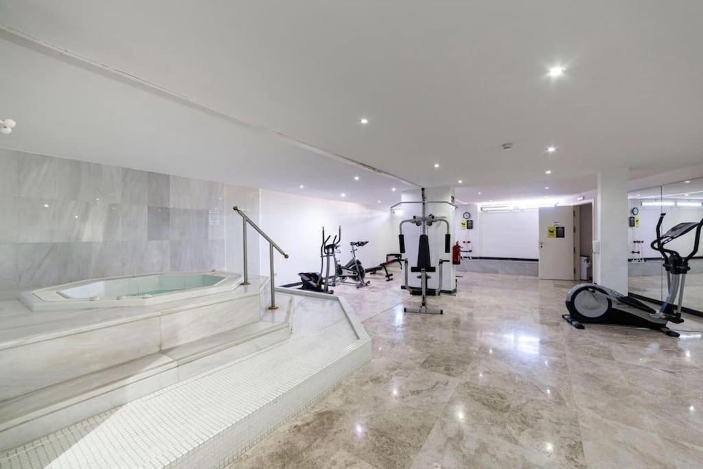 Couples Only, Beautiful 1 Bedroom Apartment In Victoria Building โมฮาการ์ ภายนอก รูปภาพ