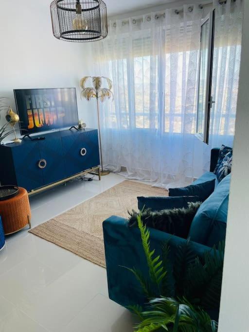 Couples Only, Beautiful 1 Bedroom Apartment In Victoria Building โมฮาการ์ ภายนอก รูปภาพ