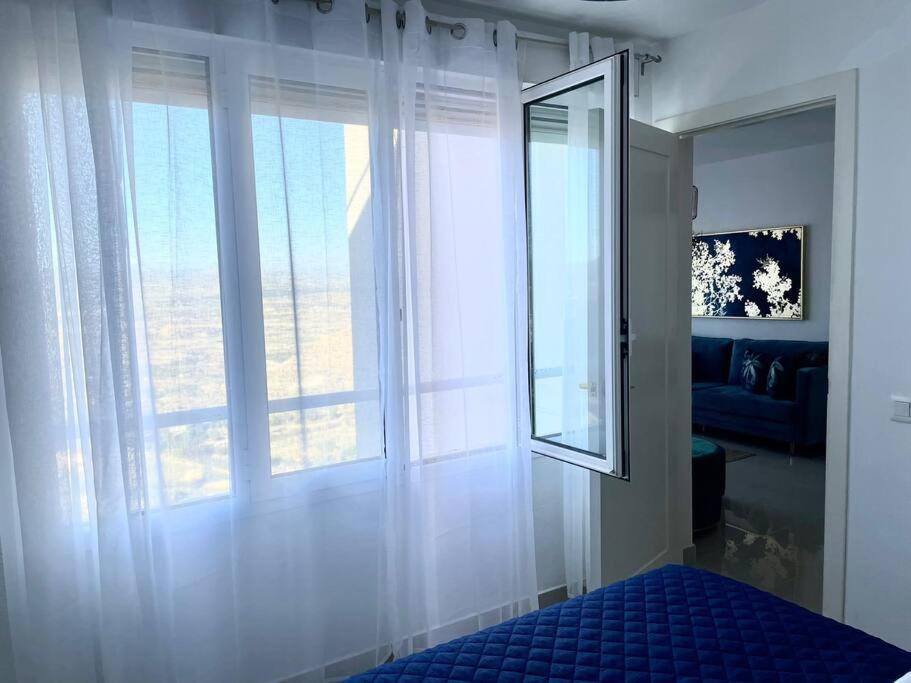 Couples Only, Beautiful 1 Bedroom Apartment In Victoria Building โมฮาการ์ ภายนอก รูปภาพ