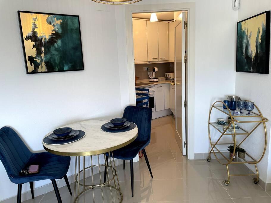 Couples Only, Beautiful 1 Bedroom Apartment In Victoria Building โมฮาการ์ ภายนอก รูปภาพ