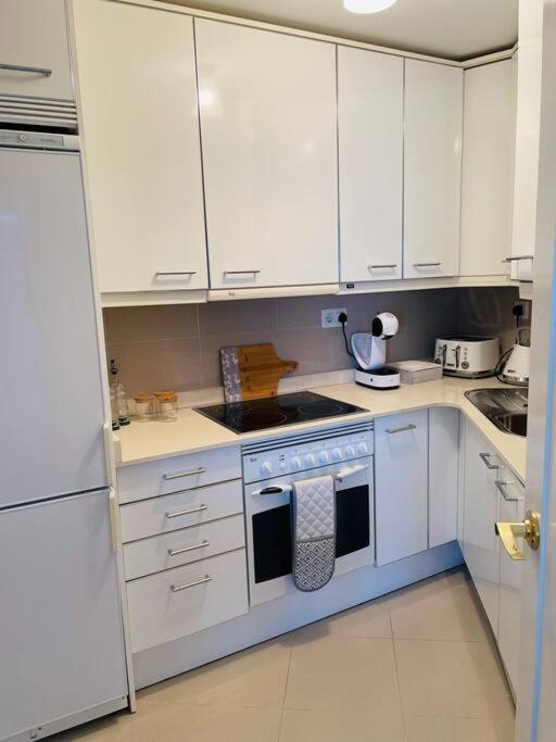 Couples Only, Beautiful 1 Bedroom Apartment In Victoria Building โมฮาการ์ ภายนอก รูปภาพ